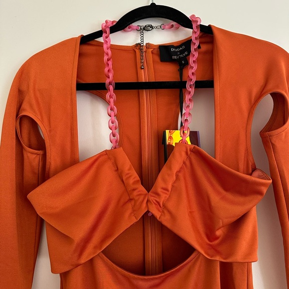 Elegant Orange Long-Sleeve Dress - Picture 4 of 5